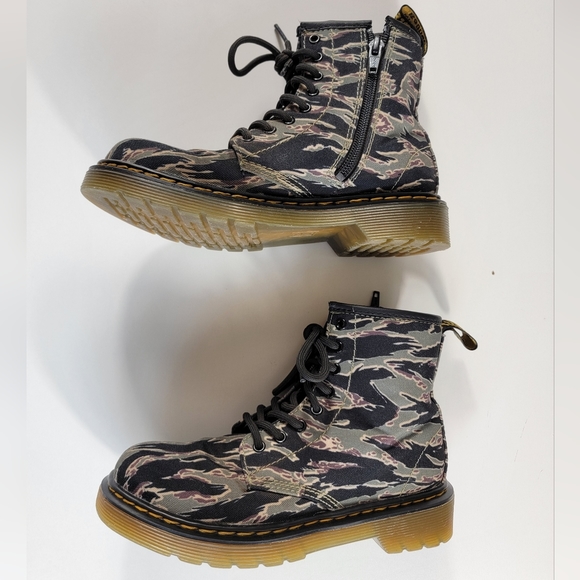 Doc Martens AirWair children Size 2 bounce Combat Boots Side Zip 1460J camo - Picture 3 of 4